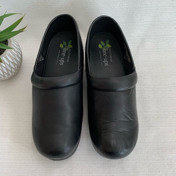 Sketchers Tone Ups Black Leather Comfort Clogs Woman’s 10 - Picture 2 of 15